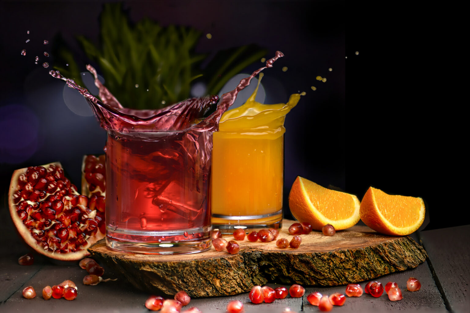 Yapay zekâ fotoğrafçılığı için temel alınan gerçek çekim: nar ve portakal suyu, sıçrayan içecek